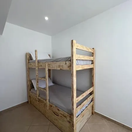 Cozy Getaway In Saranda, Access